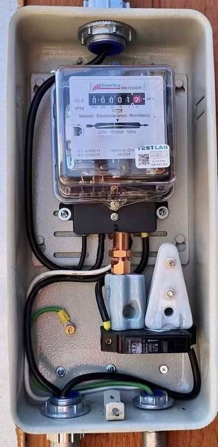 Empalme monofásico nuevo con medidor, tierra y automático